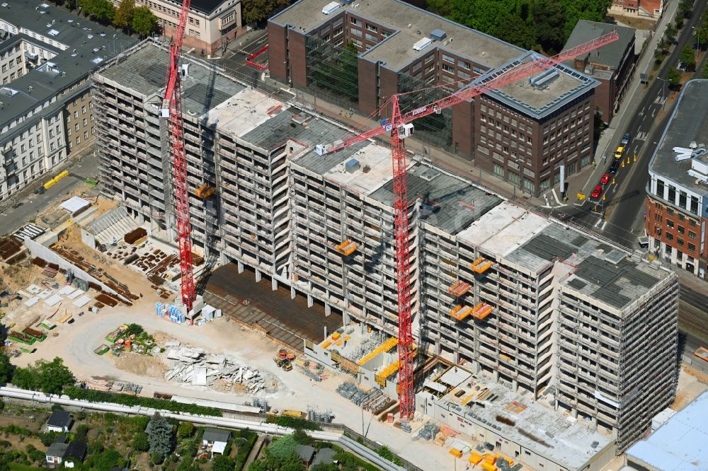 Leipzig von oben - Umbau und Sanierung des Hochhaus- Gebäude an der Prager Straße in Leipzig im Bundesland Sachsen, Deutschland