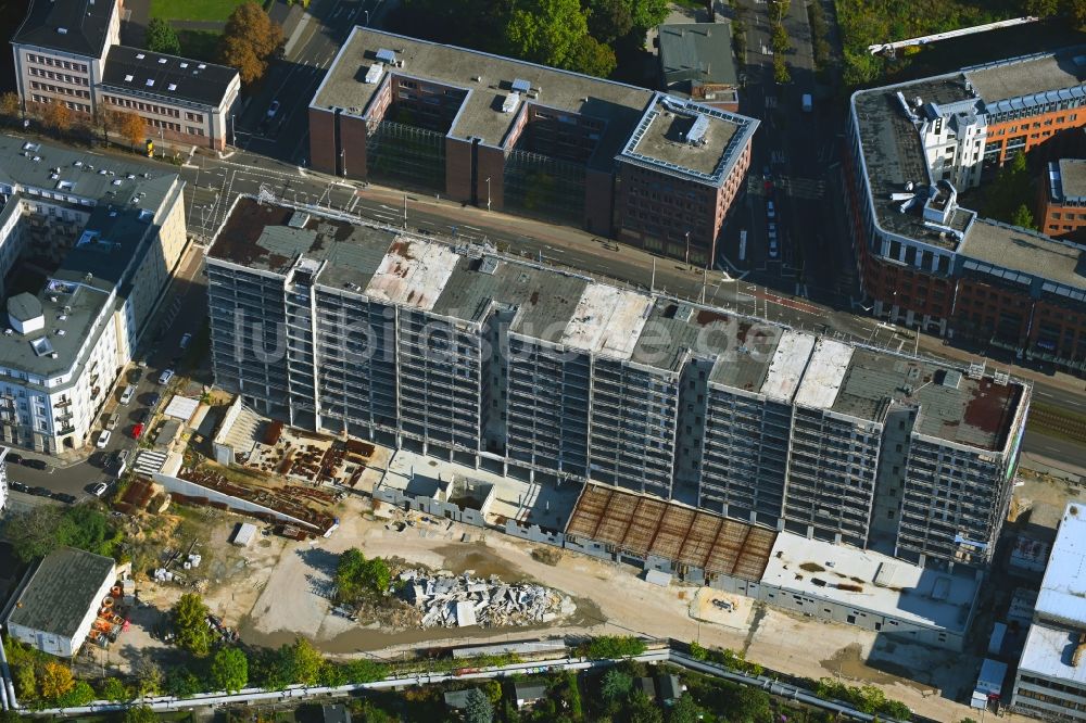 Leipzig aus der Vogelperspektive: Umbau und Sanierung des Hochhaus- Gebäude an der Prager Straße in Leipzig im Bundesland Sachsen, Deutschland