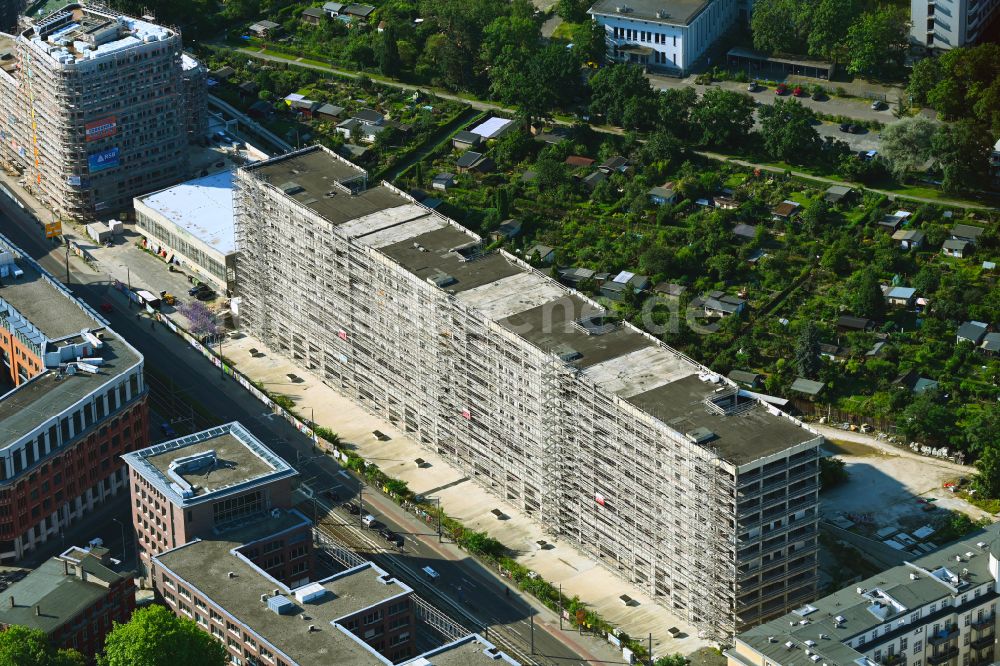 Leipzig aus der Vogelperspektive: Umbau und Sanierung des Hochhaus- Gebäude an der Prager Straße in Leipzig im Bundesland Sachsen, Deutschland