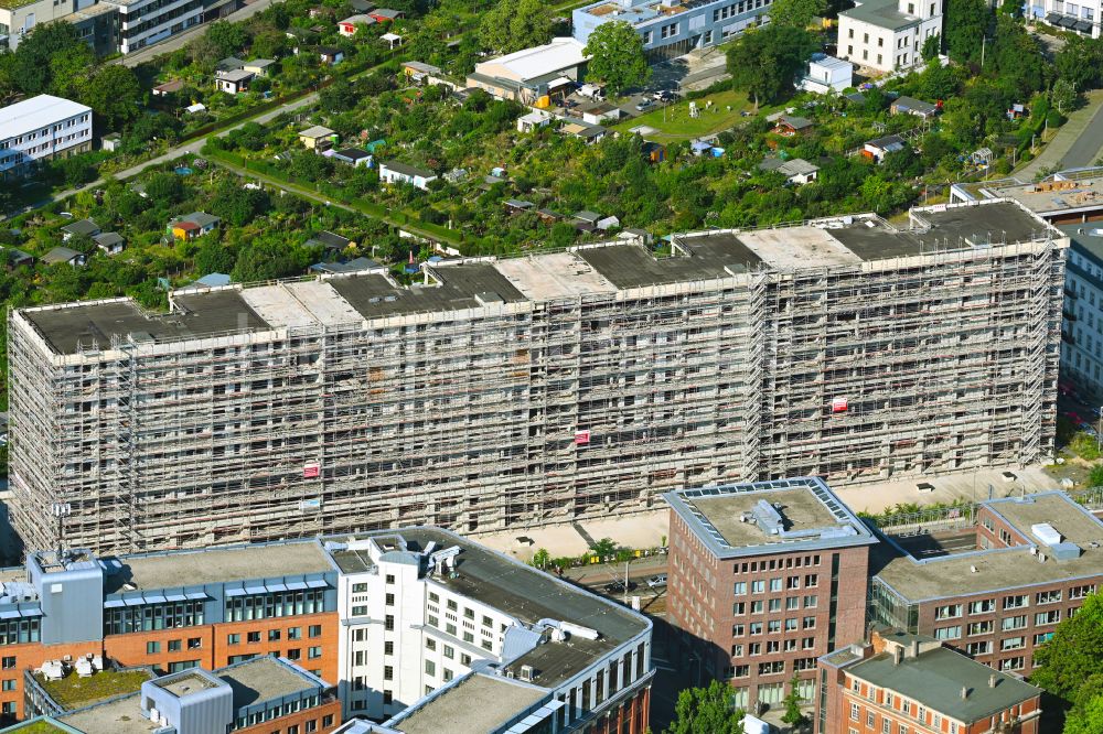 Leipzig aus der Vogelperspektive: Umbau und Sanierung des Hochhaus- Gebäude an der Prager Straße in Leipzig im Bundesland Sachsen, Deutschland