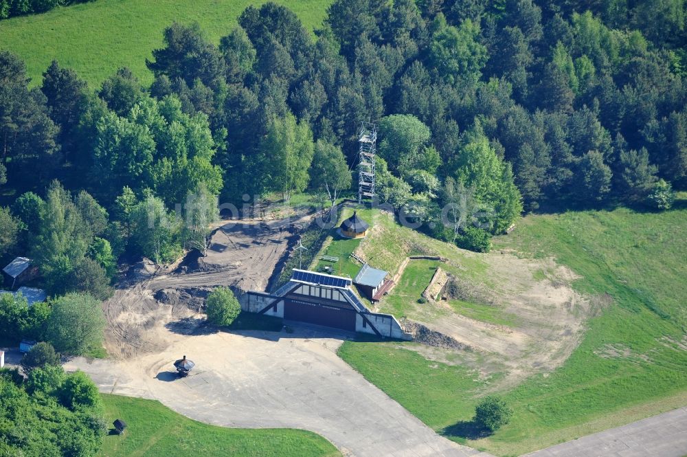 Luftaufnahme Werneuchen - Umbau und Sanierung eines Shelter / Hangar am Flugplatz Werneuchen