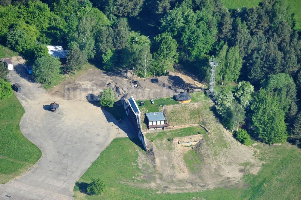 Luftaufnahme Werneuchen - Umbau und Sanierung eines Shelter / Hangar am Flugplatz Werneuchen