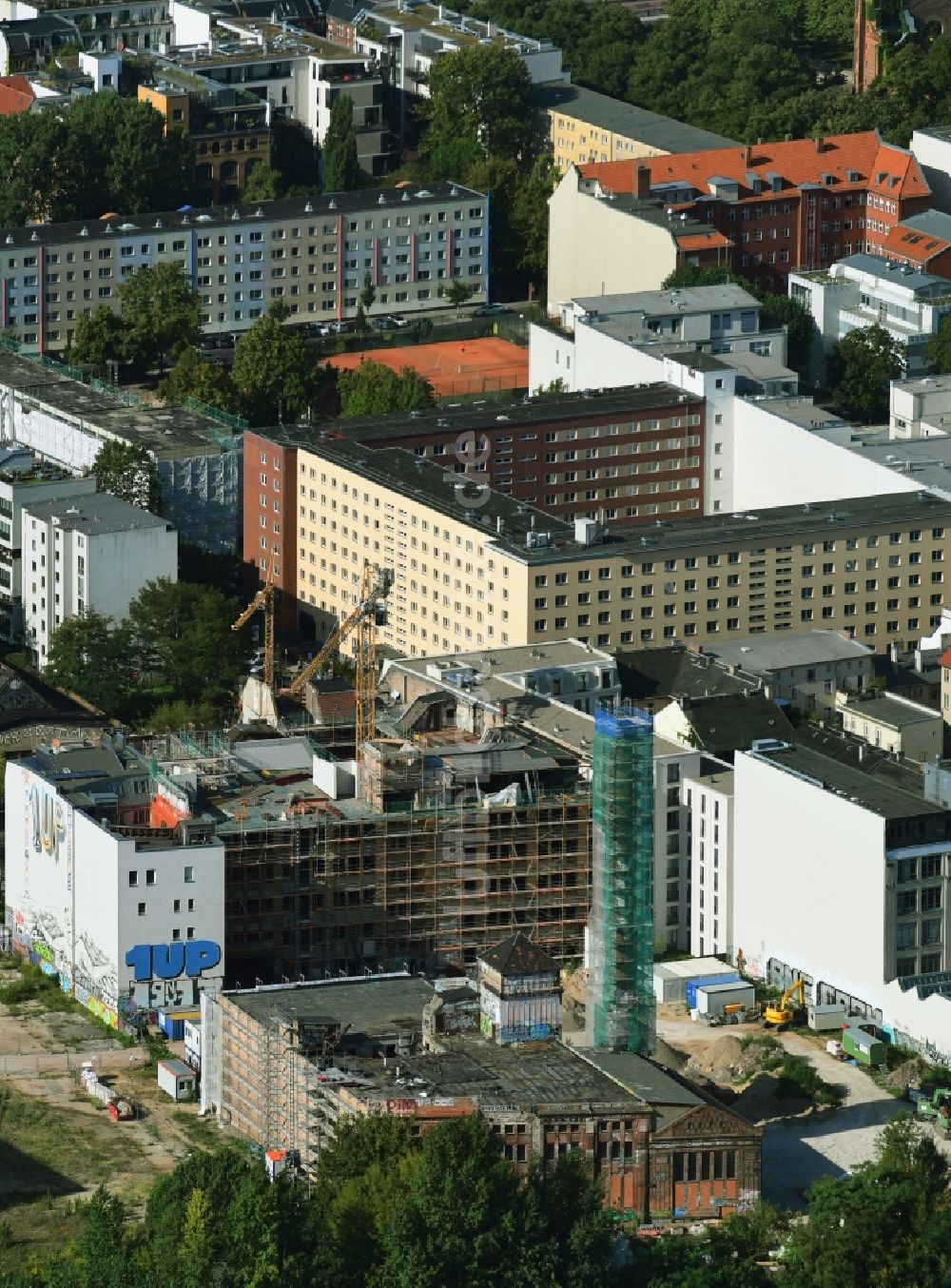 Luftaufnahme Berlin - Umbau und Sanierung des Werksgelände der alten Fabrik Die Berliner Eisfabrik im Ortsteil Mitte in Berlin, Deutschland