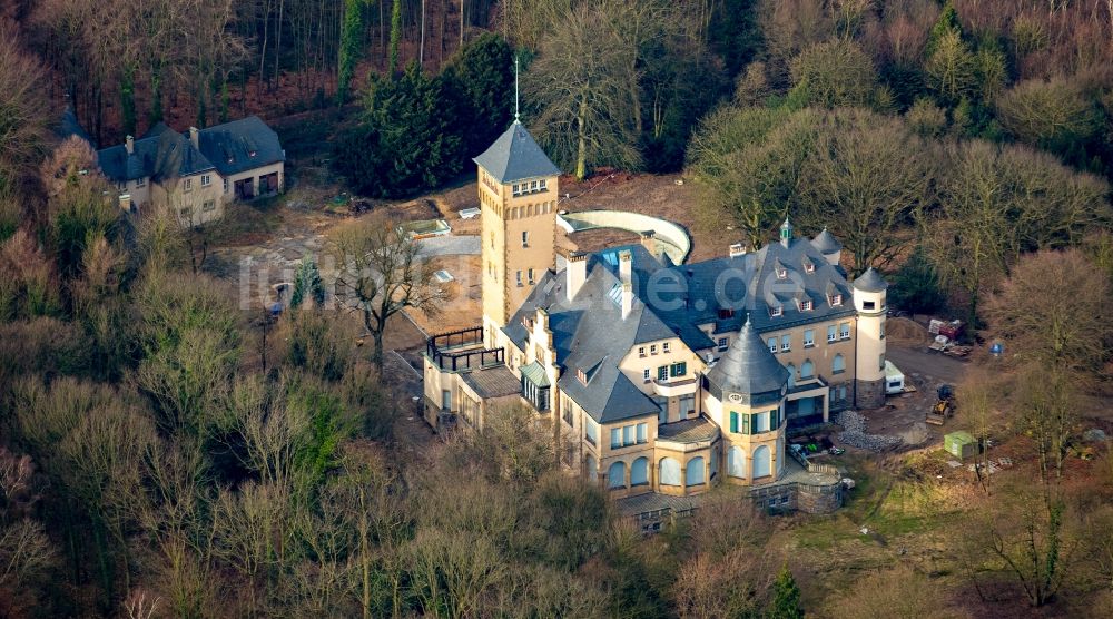 Luftbild Duisburg - Umbau des schlossartigen Landsitz Villa Haus