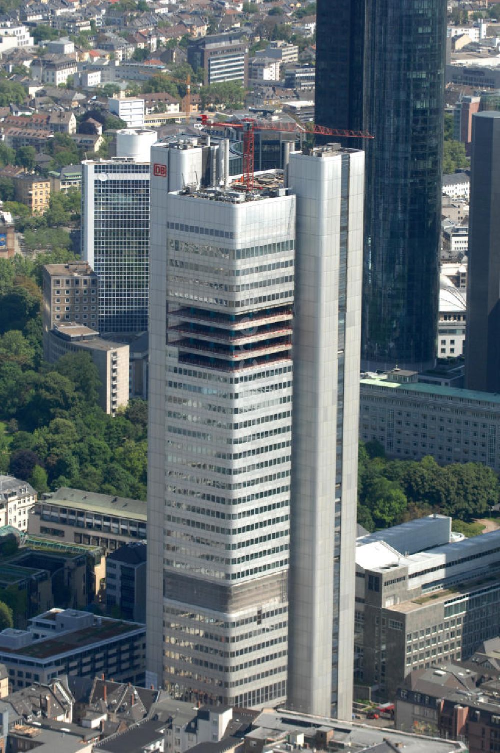 Frankfurt am Main von oben - Umbau des Silberturms in Frankfurt / Main