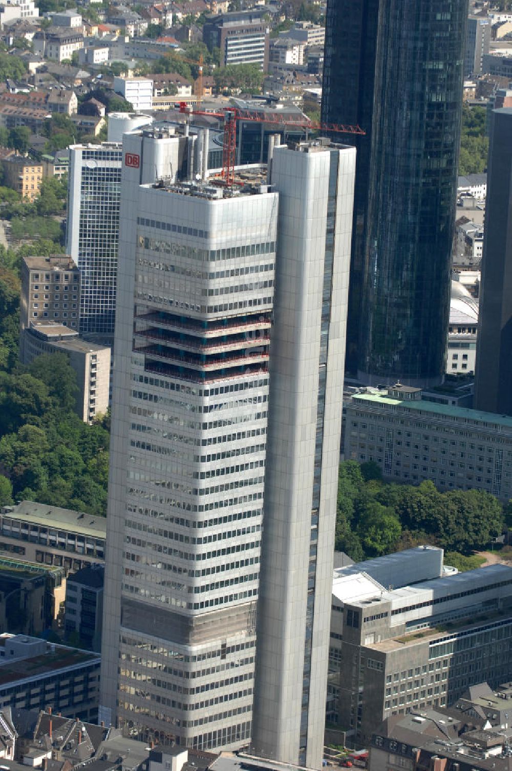 Frankfurt am Main aus der Vogelperspektive: Umbau des Silberturms in Frankfurt / Main