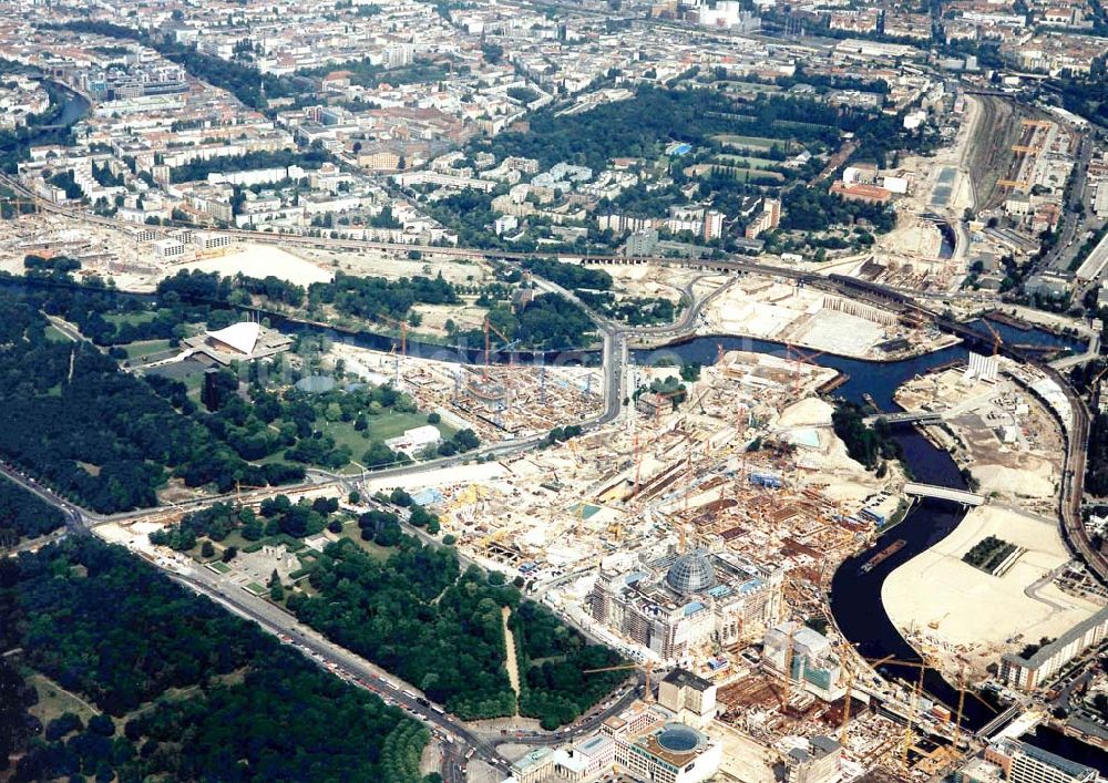 Berlin-Tiergarten von oben - Umbau des Spreebogens am Berliner Reichstag in Berlin-Tiergarten.