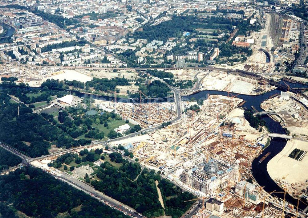 Luftbild Berlin-Tiergarten - Umbau des Spreebogens am Berliner Reichstag in Berlin-Tiergarten.