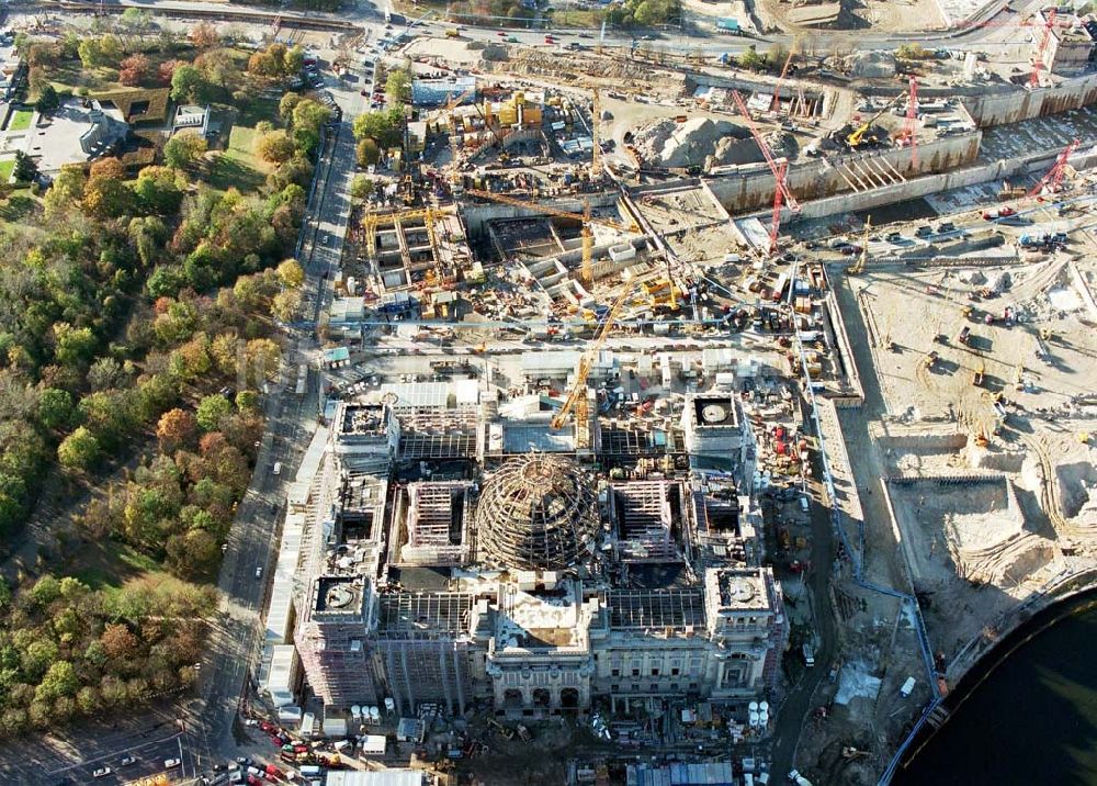 Luftbild Berlin - Tiergarten - Umbau des Spreebogens und des Reichstages zum Regierungsviertel.