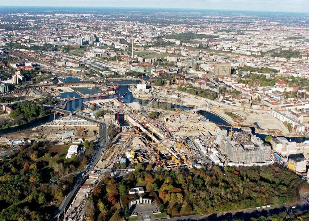 Luftaufnahme Berlin - Tiergarten - Umbau des Spreebogens und des Reichstages zum Regierungsviertel.