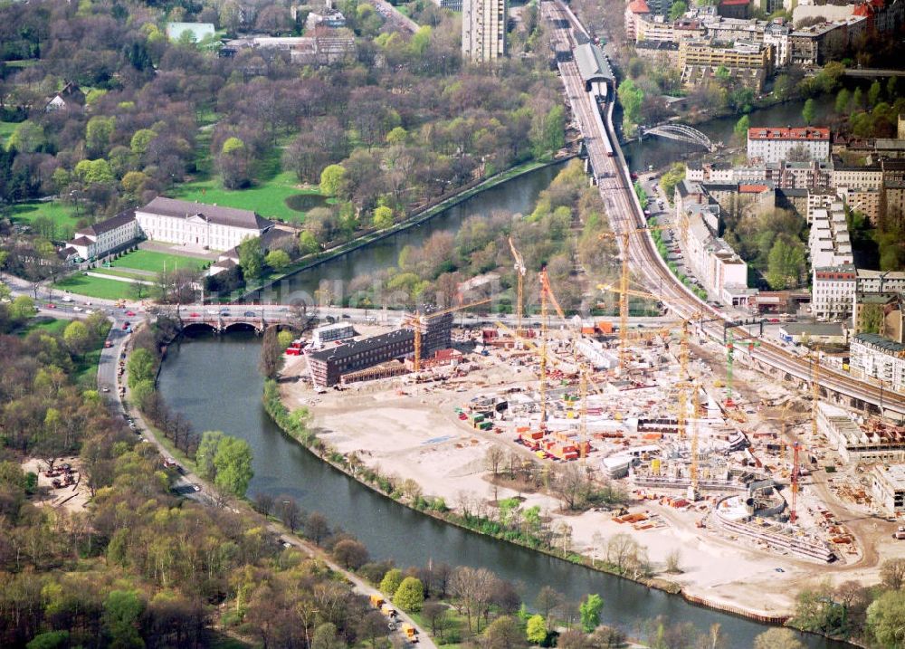 Berlin - Moabit von oben - Umbau des Spreebogens zum Regierungsviertel.