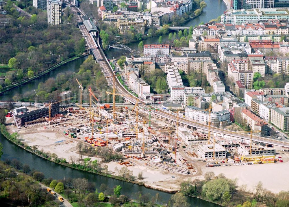 Berlin - Moabit aus der Vogelperspektive: Umbau des Spreebogens zum Regierungsviertel.