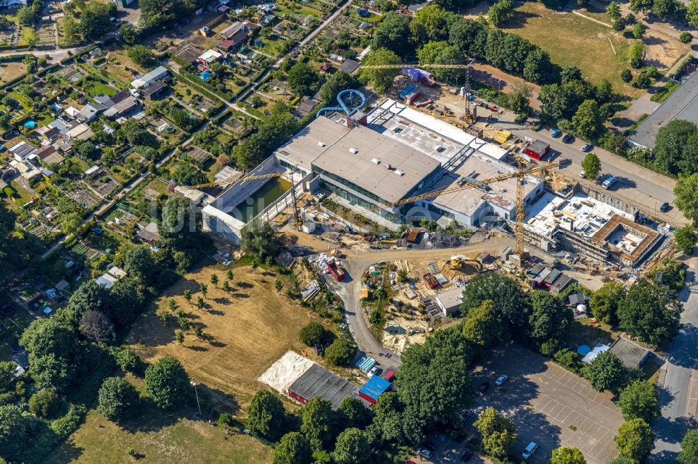 Dinslaken von oben - Umbau der Therme und Schwimmbecken am Freibad der Freizeiteinrichtung DINamare - das stadtwerkebad der Dinslakener Bäder GmbH Am Stadtbad in Dinslaken im Bundesland Nordrhein-Westfalen, Deutschland