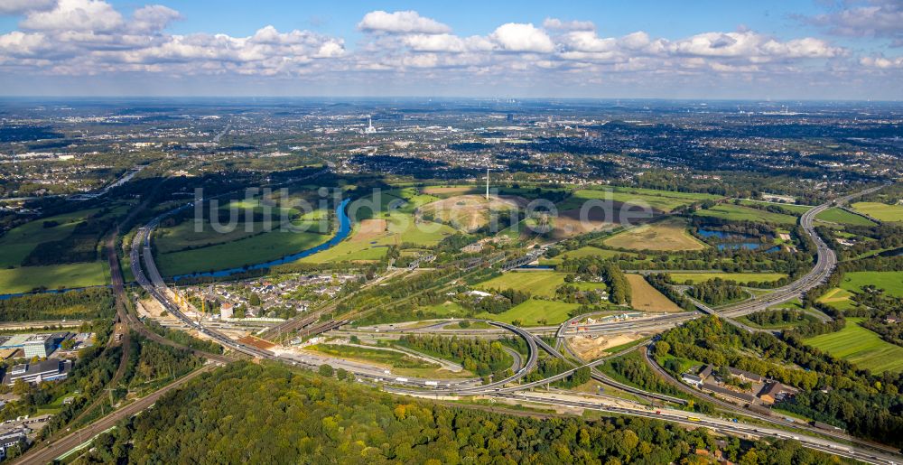 Duisburg von oben - Umbau uns Sanierung Autobahnkreuz Kaiserberg in Duisburg im Bundesland Nordrhein-Westfalen