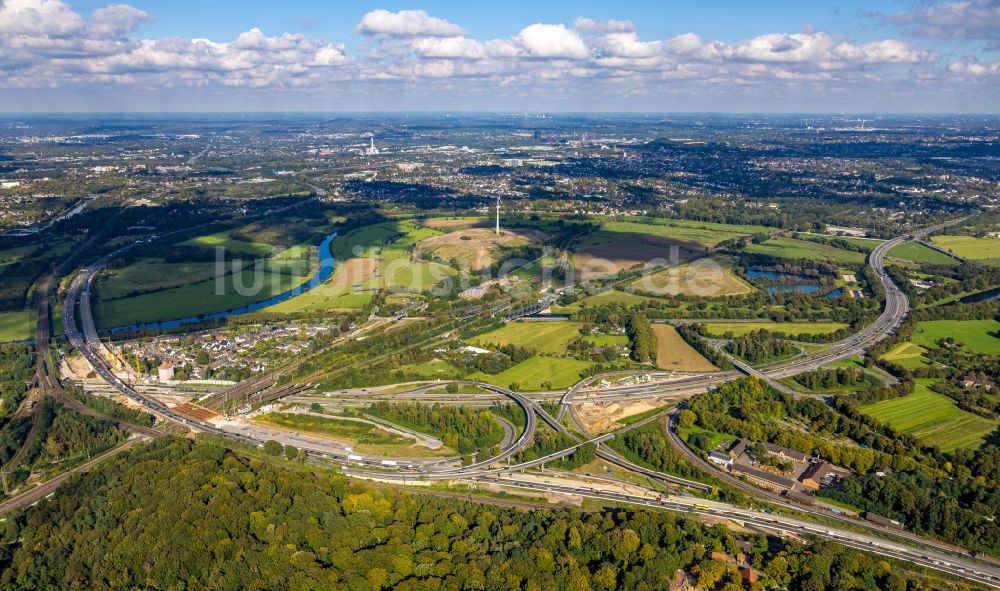 Duisburg von oben - Umbau uns Sanierung Autobahnkreuz Kaiserberg in Duisburg im Bundesland Nordrhein-Westfalen