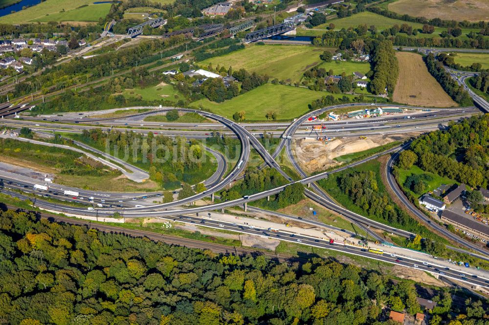 Duisburg aus der Vogelperspektive: Umbau uns Sanierung Autobahnkreuz Kaiserberg in Duisburg im Bundesland Nordrhein-Westfalen