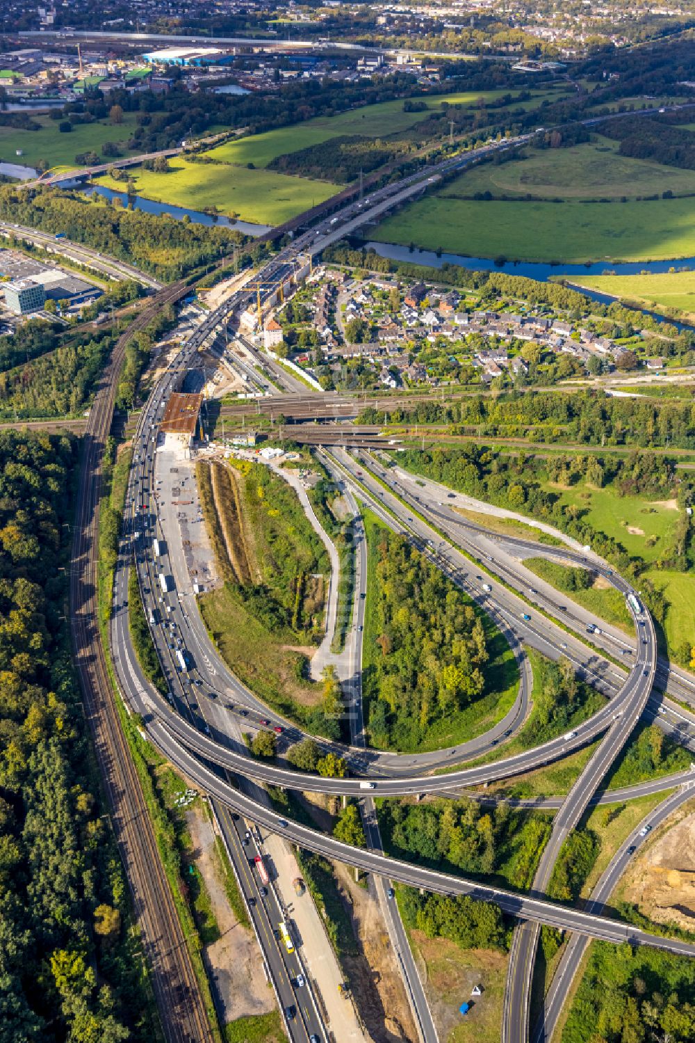 Luftaufnahme Duisburg - Umbau uns Sanierung Autobahnkreuz Kaiserberg in Duisburg im Bundesland Nordrhein-Westfalen