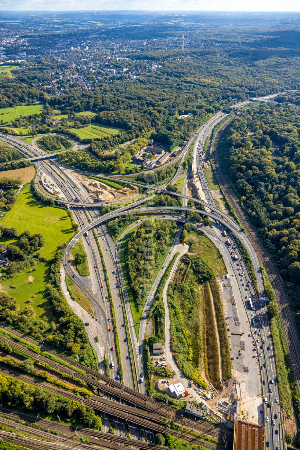 Duisburg von oben - Umbau uns Sanierung Autobahnkreuz Kaiserberg in Duisburg im Bundesland Nordrhein-Westfalen