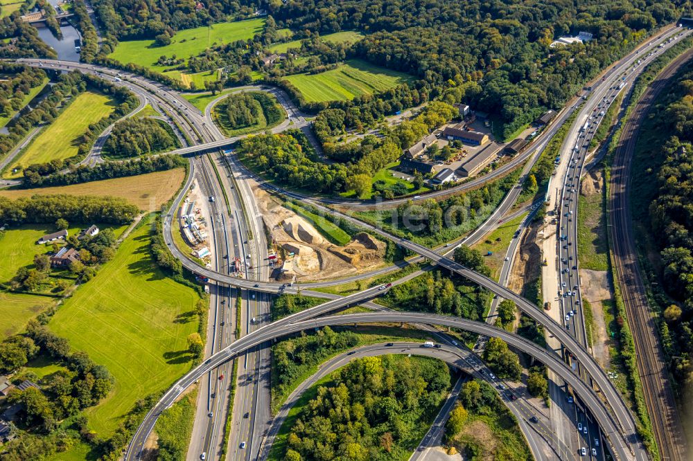 Duisburg aus der Vogelperspektive: Umbau uns Sanierung Autobahnkreuz Kaiserberg in Duisburg im Bundesland Nordrhein-Westfalen