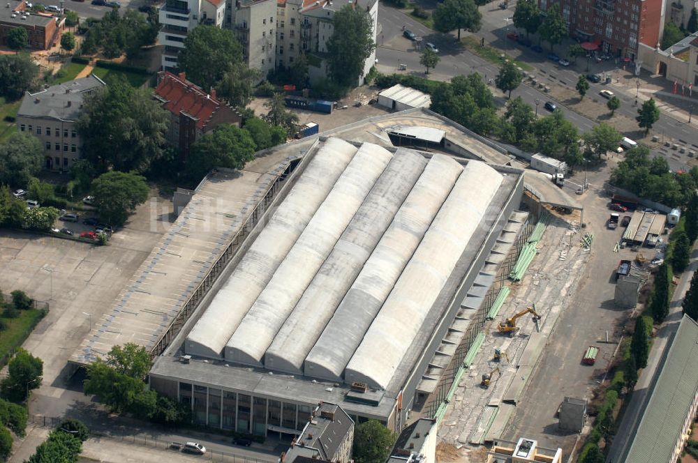 Luftaufnahme Berlin Kreuzberg - Umbauarbeiten am Gelände der ehemaligen Berliner Blumen Großmarktes in Berlin Kreuzberg