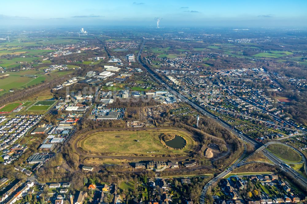 Recklinghausen von oben - Umbauarbeiten am Gelände der ehemaligen Trabrennbahn in Recklinghausen im Bundesland Nordrhein-Westfalen, Deutschland