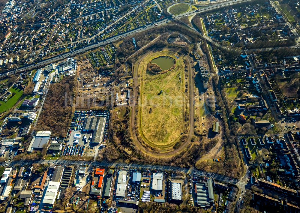 Recklinghausen von oben - Umbauarbeiten am Gelände der ehemaligen Trabrennbahn in Recklinghausen im Bundesland Nordrhein-Westfalen, Deutschland