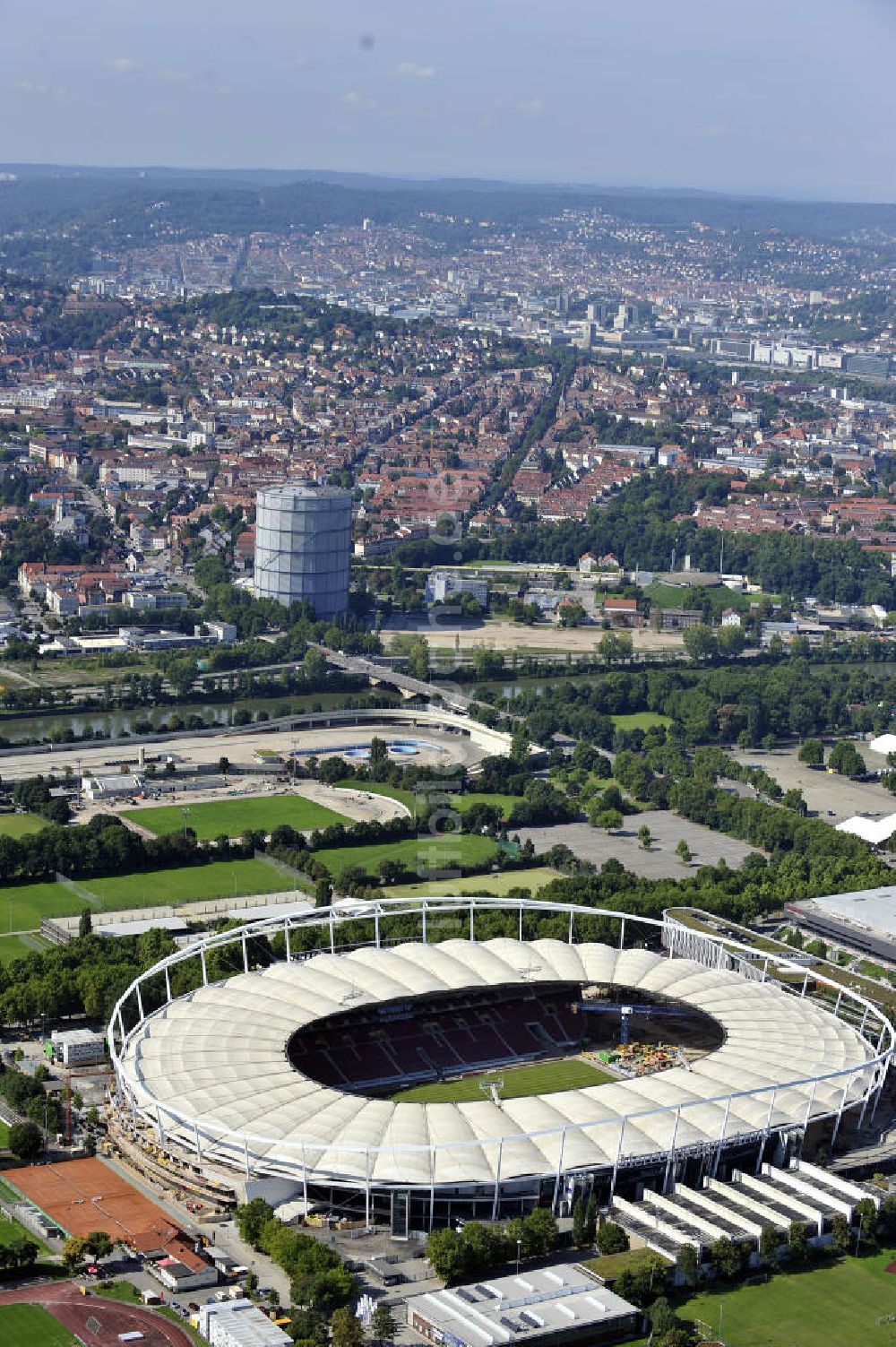 Luftbild Stuttgart - Umbauarbeiten am Stadion Stuttgart / Mercedes-Benz-Arena