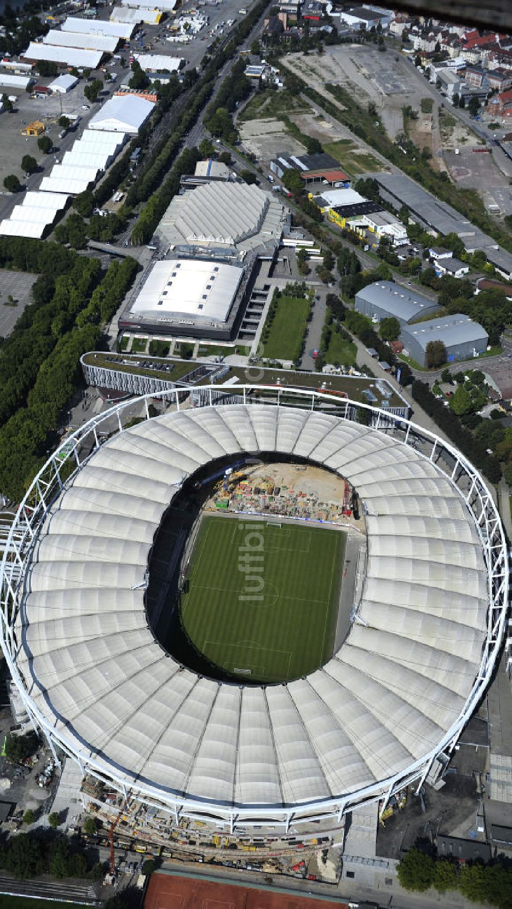 Stuttgart von oben - Umbauarbeiten am Stadion Stuttgart / Mercedes-Benz-Arena