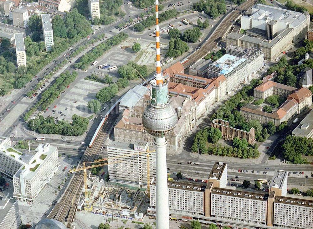 Berlin von oben - Umbauarbeiten an den technischen Ebenen des Berliner Fernsehturmes am Alexanderplatz in Berlin - Mitte.