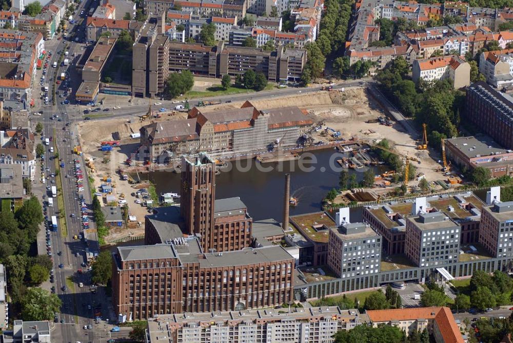 Berlin aus der Vogelperspektive: Umbauarbeiten am Tempelhofer Hafen