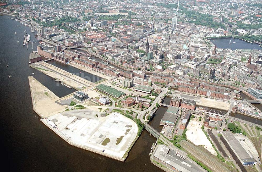 Luftbild Hamburg - Umbauflächen am Hafen und der Zollspeicherstadt. Datum: 30.05.2003