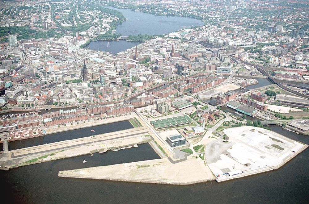 Luftbild Hamburg - Umbauflächen am Hafen und der Zollspeicherstadt. Datum: 30.05.2003