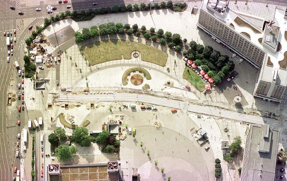 Berlin von oben - Umgebauter Alexanderplatz nach der Straßenbahnschienenverlegung in Berlin-Mitte.