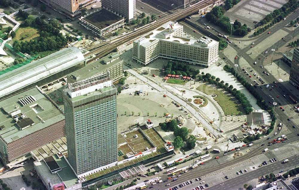 Berlin aus der Vogelperspektive: Umgebauter Alexanderplatz nach der Straßenbahnschienenverlegung in Berlin-Mitte.