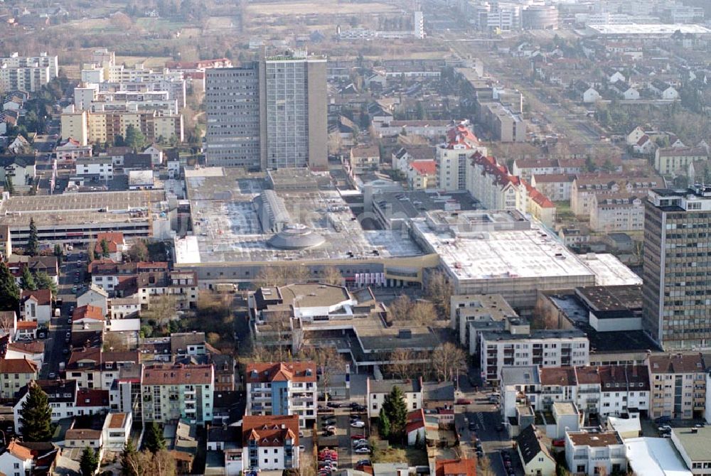 Luftbild Isenburg / Hessen - umgebautes Isenburg-Centrum der ECE in Neu-Isenburg-Hessen 10.12.02