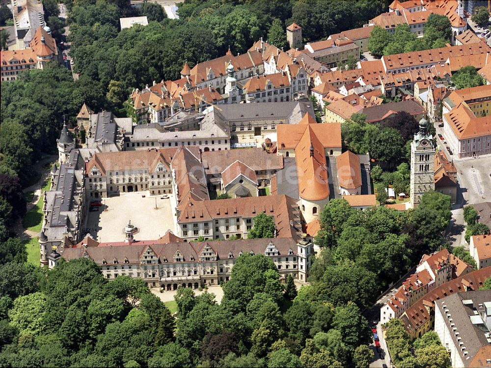 Luftaufnahme Regensburg - umgebautes Stiftsgebäude von St. Emmeran zur Residenz der Fürsten von Thurn und Taxis in Regensburg