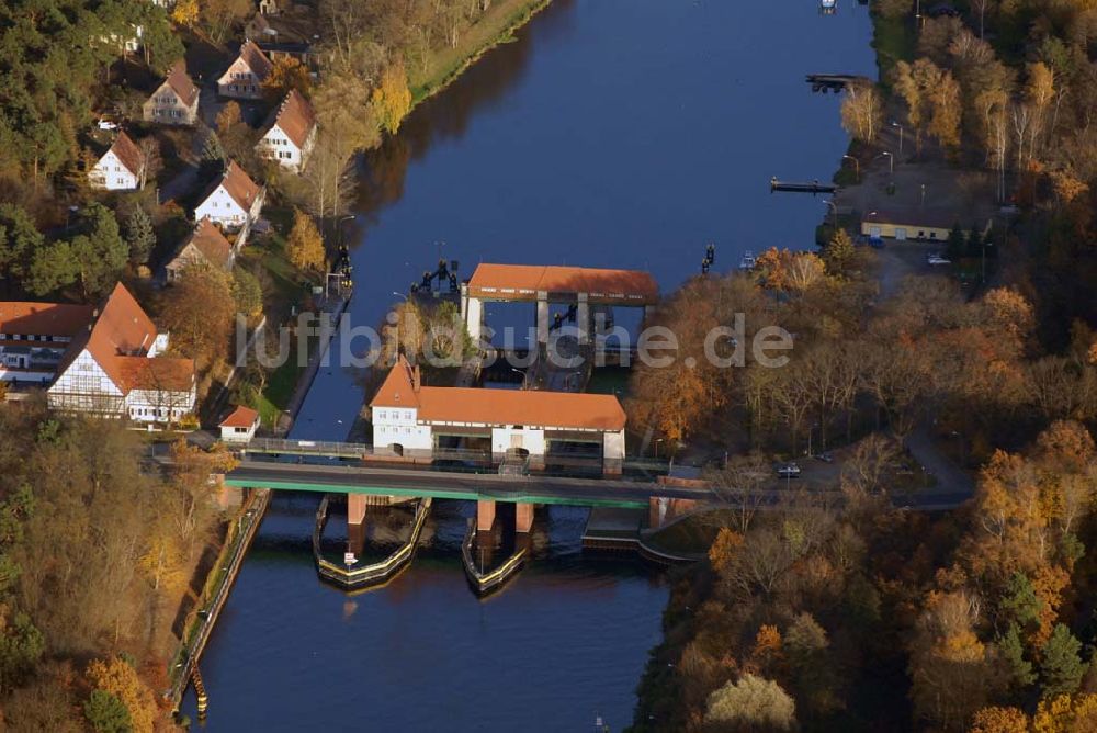 Luftaufnahme Kleinmachnow - Umgehungsbrücke an der Schleuse Klein Machnow