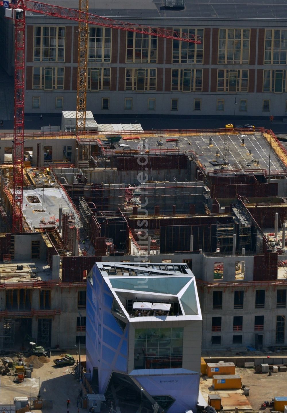 Berlin von oben - Umgestaltung des Schlossplatz durch die Baustelle zum Neubau des Humboldt - Forums in Berlin - Mitte