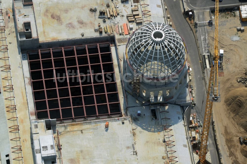 Luftbild Berlin - Umgestaltung des Schlossplatz durch die Baustelle zum Neubau des Humboldt - Forums in Berlin - Mitte