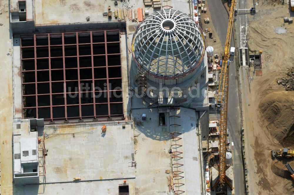 Berlin aus der Vogelperspektive: Umgestaltung des Schlossplatz durch die Baustelle zum Neubau des Humboldt - Forums in Berlin - Mitte