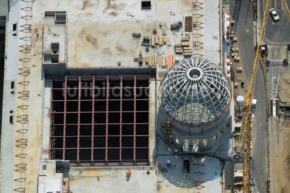 Luftbild Berlin - Umgestaltung des Schlossplatz durch die Baustelle zum Neubau des Humboldt - Forums in Berlin - Mitte