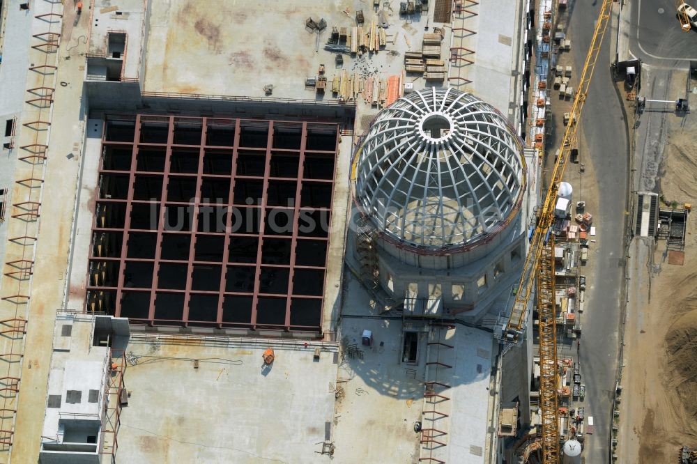 Berlin von oben - Umgestaltung des Schlossplatz durch die Baustelle zum Neubau des Humboldt - Forums in Berlin - Mitte