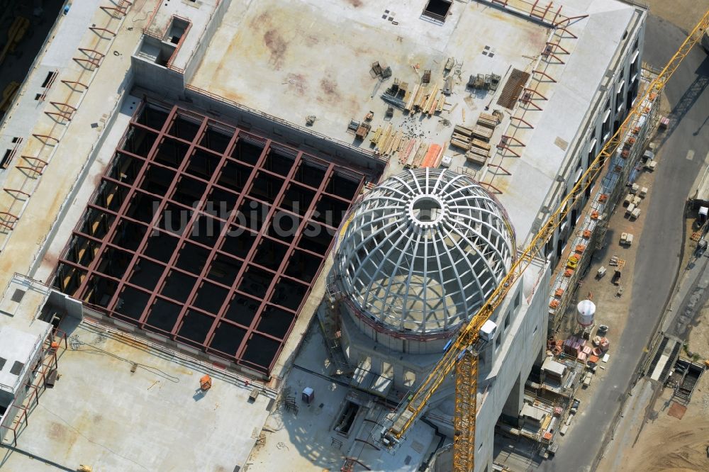 Berlin aus der Vogelperspektive: Umgestaltung des Schlossplatz durch die Baustelle zum Neubau des Humboldt - Forums in Berlin - Mitte