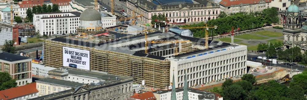 Berlin von oben - Umgestaltung des Schlossplatz durch die Baustelle zum Neubau des Humboldt - Forums in Berlin - Mitte