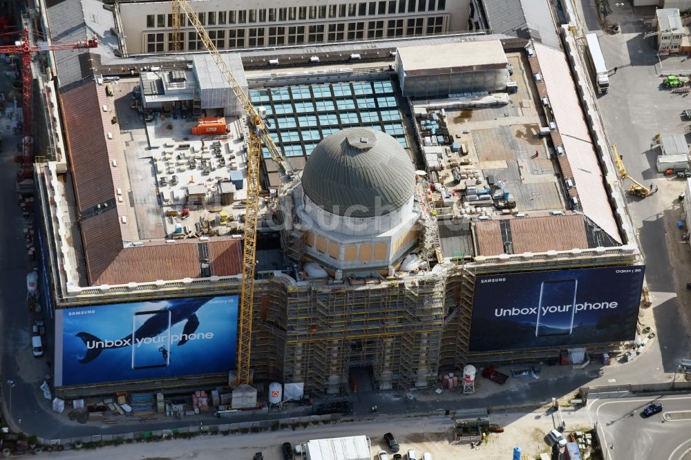 Berlin von oben - Umgestaltung des Schlossplatz durch die Baustelle zum Neubau des Humboldt - Forums in Berlin - Mitte