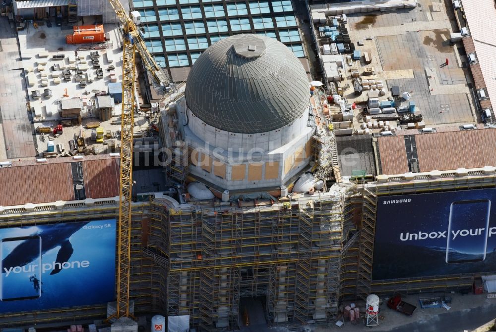 Berlin aus der Vogelperspektive: Umgestaltung des Schlossplatz durch die Baustelle zum Neubau des Humboldt - Forums in Berlin - Mitte