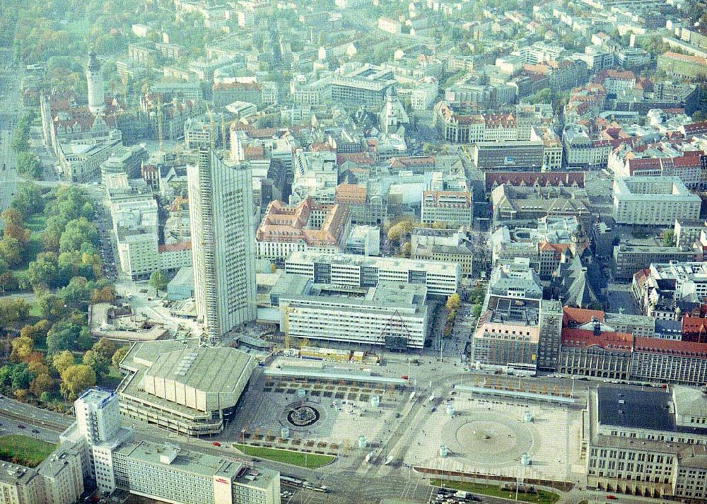 Leipzig aus der Vogelperspektive: Universität Leipzig mit dem Gewandhaus in Leipzig / Sachsen.