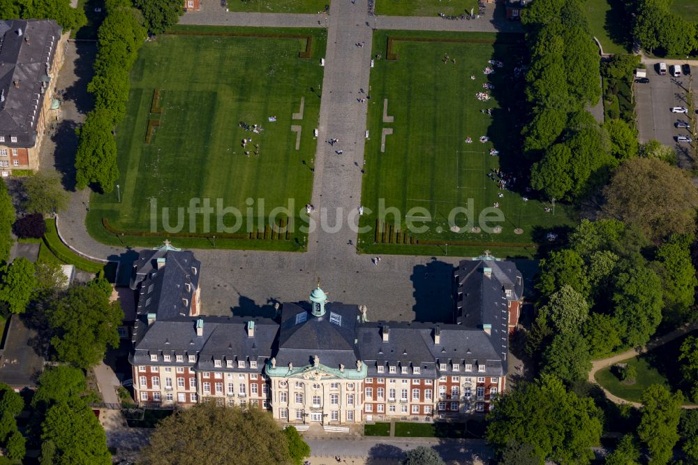 Luftaufnahme Kreuzviertel - Universität Westfälische Wilhelms- Universität am Schlossgarten in Münster im Bundesland Nordrhein-Westfalen, Deutschland