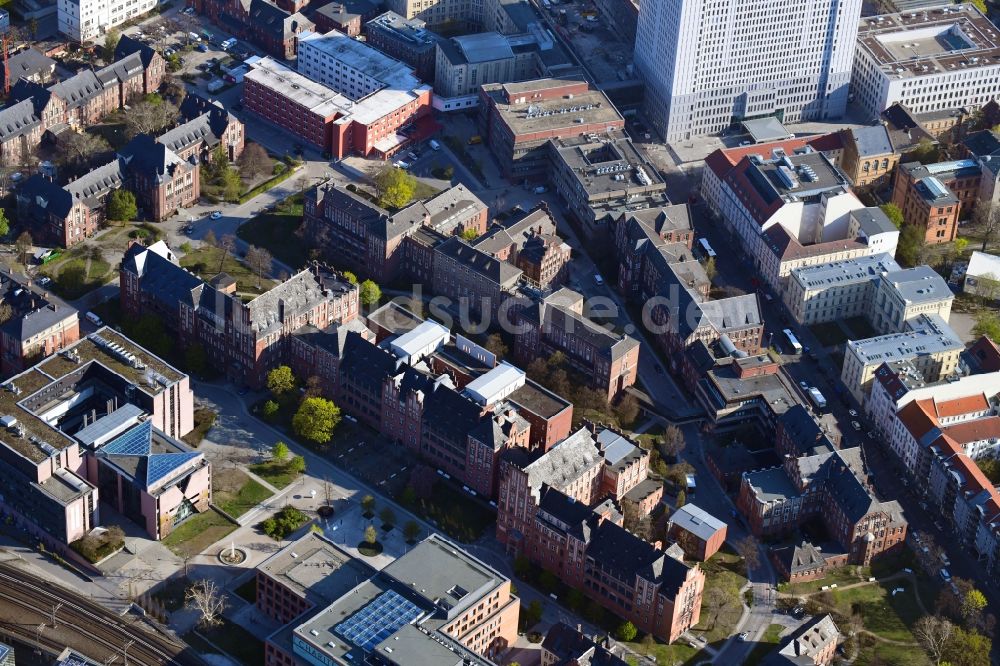 Berlin von oben - Universitätsklinikum Campus Charité – Universitätsmedizin Berlin im Ortsteil Mitte in Berlin