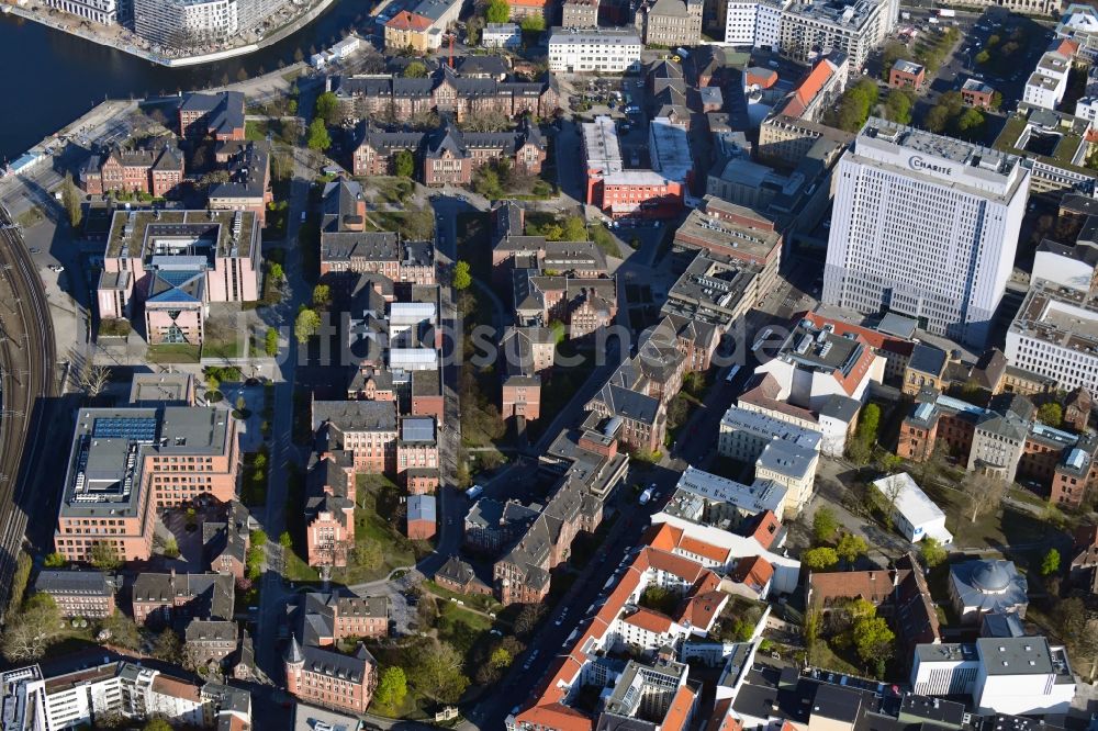 Berlin aus der Vogelperspektive: Universitätsklinikum Campus Charité – Universitätsmedizin Berlin im Ortsteil Mitte in Berlin